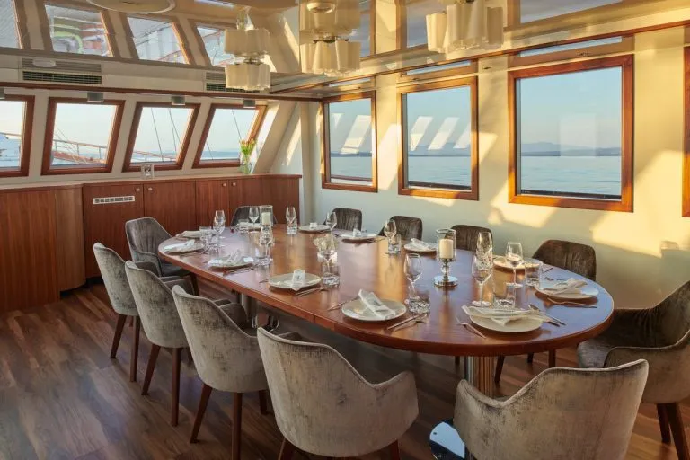 Dining table on corsario yacht