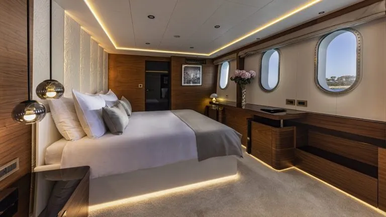 Chambre à coucher d'un yacht de luxe